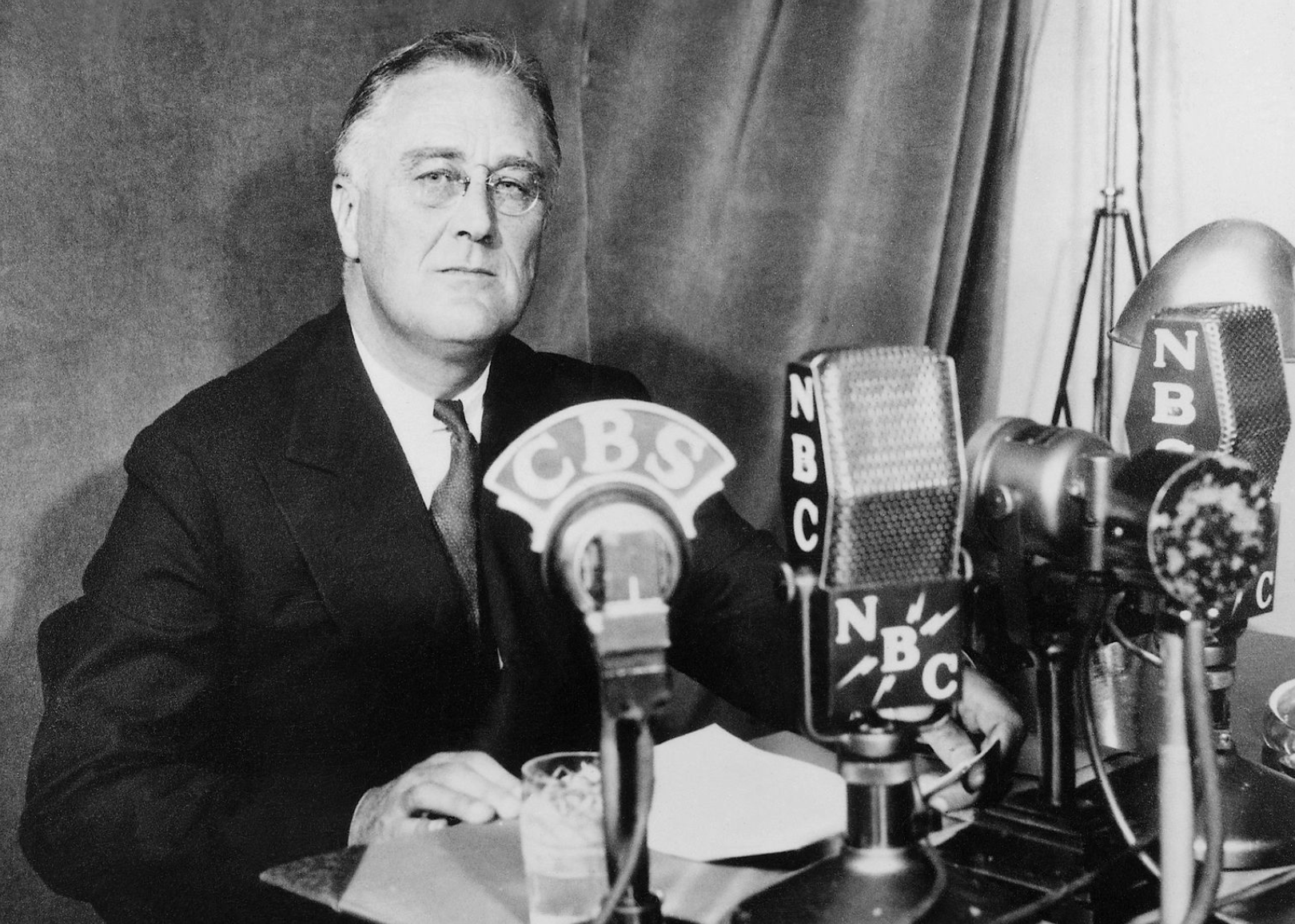 1933